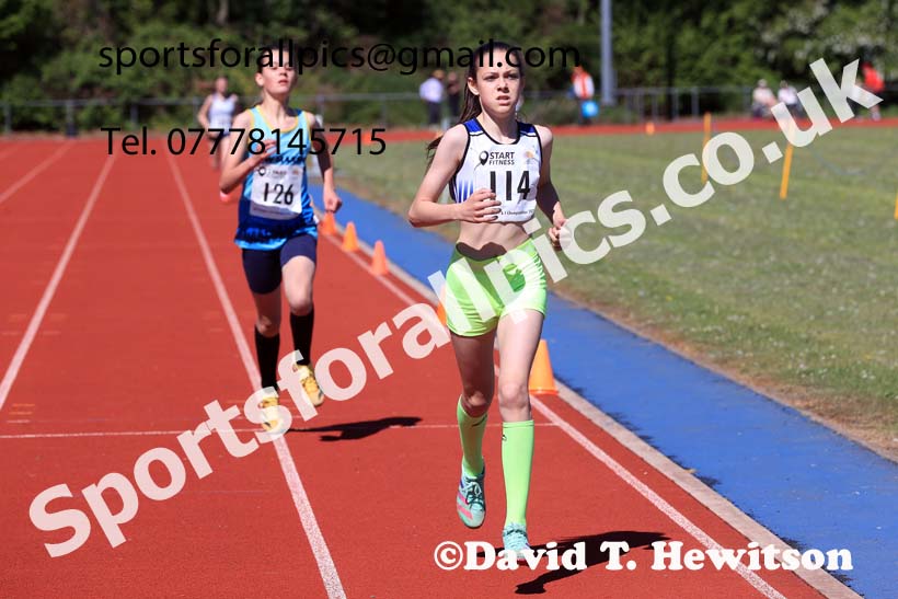 Girls under-13s 800 metres, 2025 North Eastern Track and Field Champs., Shildon, County Durham. Photo: David T. Hewitson/Sports for All Pics